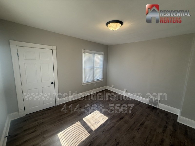 West Allis 1 Bedroom Lower Right, Just Updated, Stainless, Granite, Luxury Plank, Stainless, Granite, Luxury Plank, Pets OK! property image