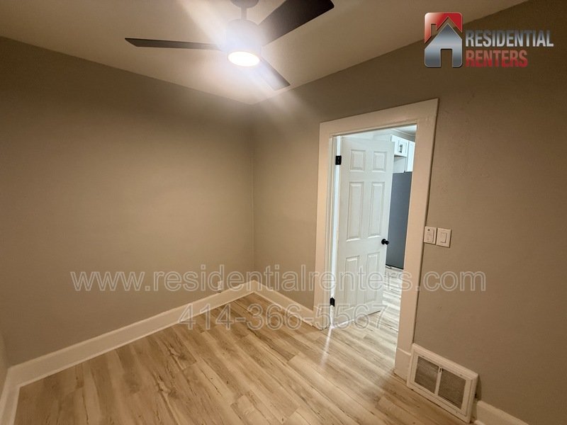 West Allis 1 Bedroom Lower Right, Just Updated, Stainless, Granite, Luxury Plank, Stainless, Granite, Luxury Plank, Pets OK! property image