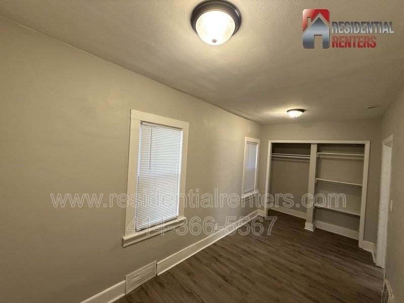 West Allis 1 Bedroom Lower Right, Just Updated, Stainless, Granite, Luxury Plank, Stainless, Granite, Luxury Plank, Pets OK! property image
