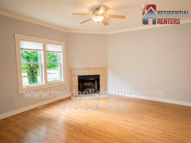 Bay View Lower Duplex, Hardwood Floors, Fireplace, Garage Parking & Pets Welcome! property image