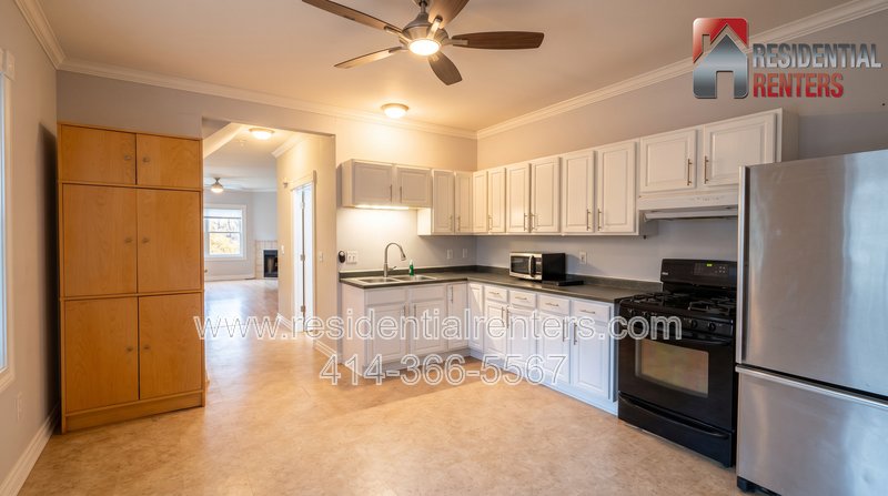 Bay View Lower Duplex, Hardwood Floors, Fireplace, Garage Parking & Pets Welcome! property image