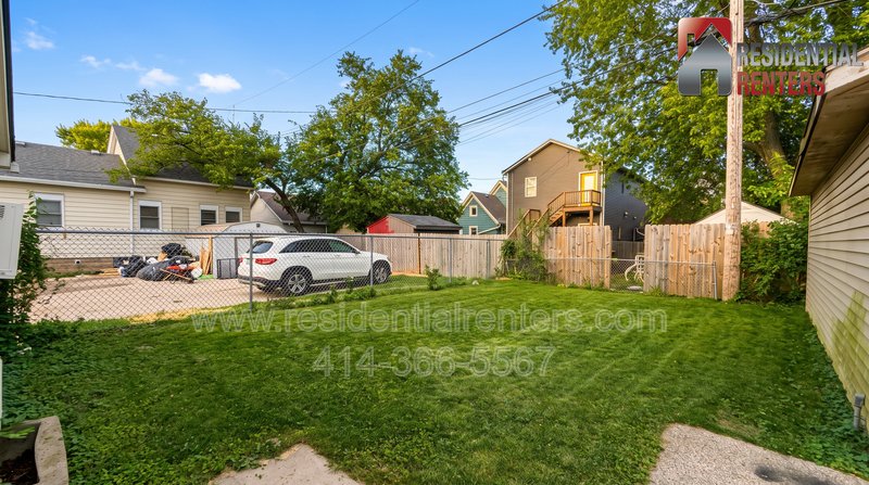 Bay View Lower Duplex, Hardwood Floors, Fireplace, Garage Parking & Pets Welcome! property image