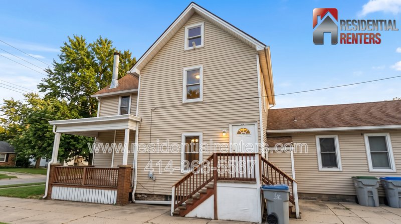 Bay View Bi-Level Upper, Vaulted Ceilings, Fireplace, Garage Parking & Pets Welcome! property image