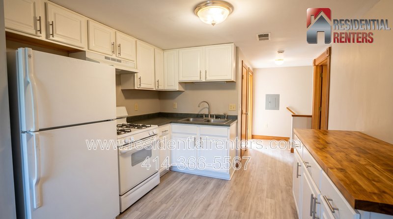 Bay View Bi-Level Upper, Vaulted Ceilings, Fireplace, Garage Parking & Pets Welcome! property image