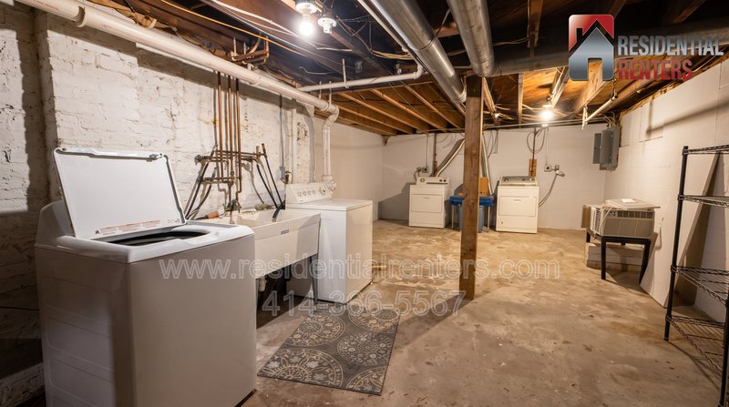 Bay View Bi-Level Upper, Vaulted Ceilings, Fireplace, Garage Parking & Pets Welcome! property image